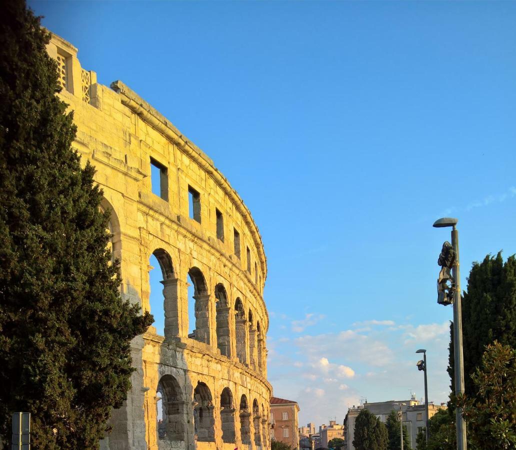 Apartman Leanton Pula Buitenkant foto